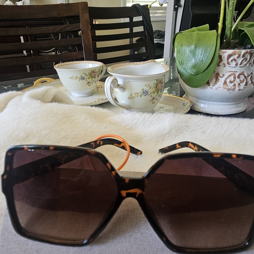 Cateye Tortoise Shell Sunglasses